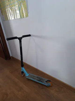 Patinete azul infantil