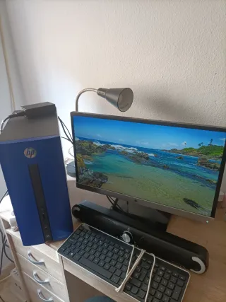 Ordenador de sobremesa HP azul + monitor Pavilon