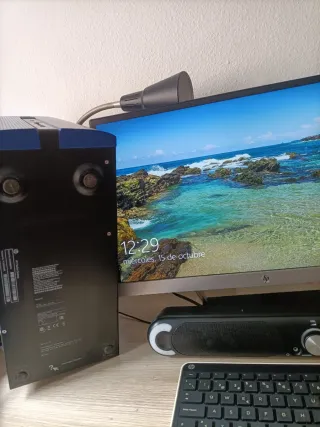 Ordenador de sobremesa HP azul + monitor Pavilon