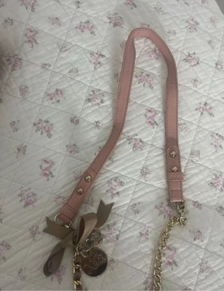 Bolso bandolera rosa y monedero a juego