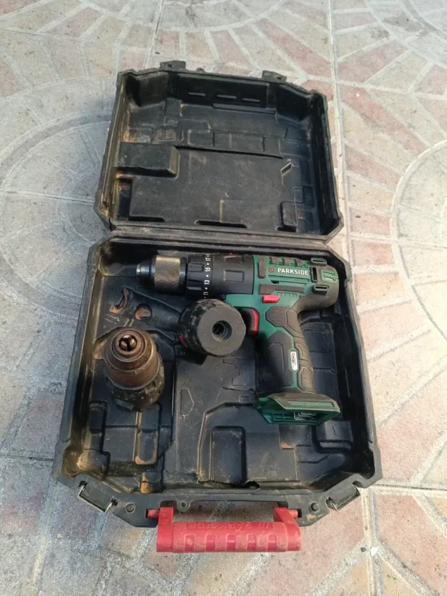 Aparafusadora Parkside 20V c/ cabeça removível