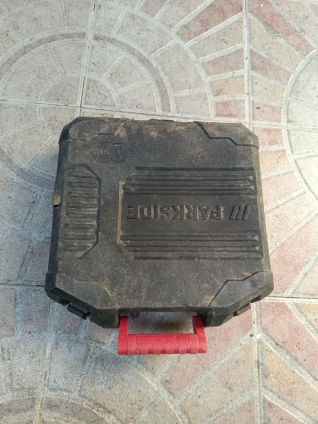 Aparafusadora Parkside 20V c/ cabeça removível