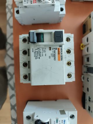 Lote de Automáticos y Diferenciales