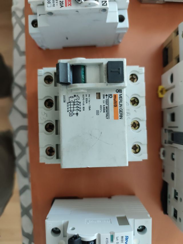 Lote de Automáticos y Diferenciales