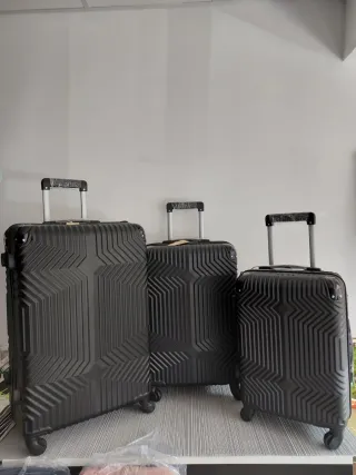 Set 3 Maletas Negras Rígidas con Ruedas
