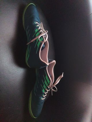 Zapatillas de fútbol sala Kipsta azules y verdes