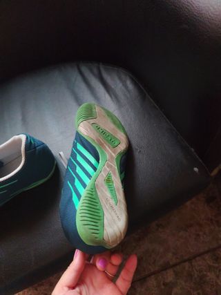 Zapatillas de fútbol sala Kipsta azules y verdes