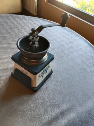 Macinino da caffè in ceramica