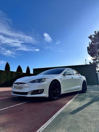 Tesla Model S 2015
