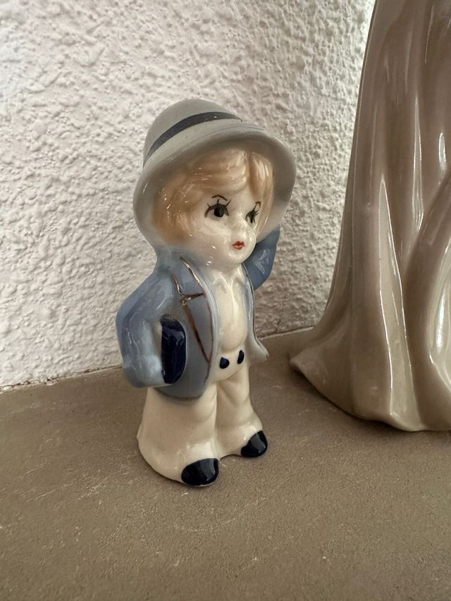Figuras de porcelana niña y niños
