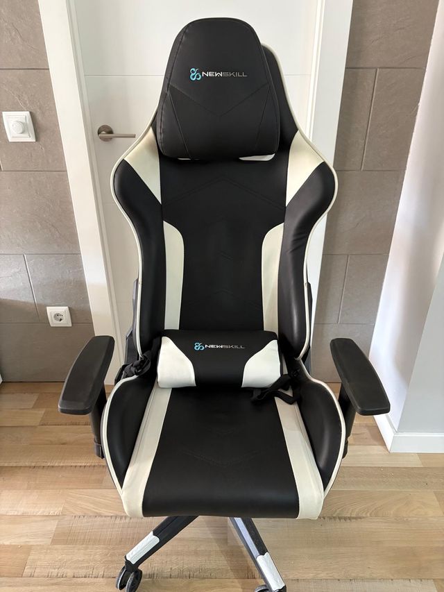 Silla Gaming NEWSKILL Kitsune Negra y Blanca