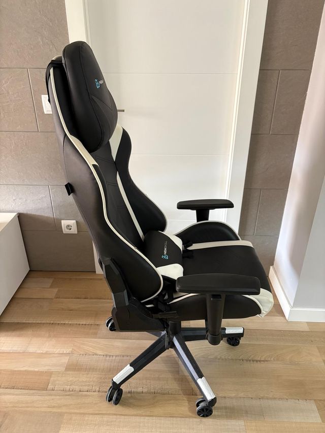 Silla Gaming NEWSKILL Kitsune Negra y Blanca