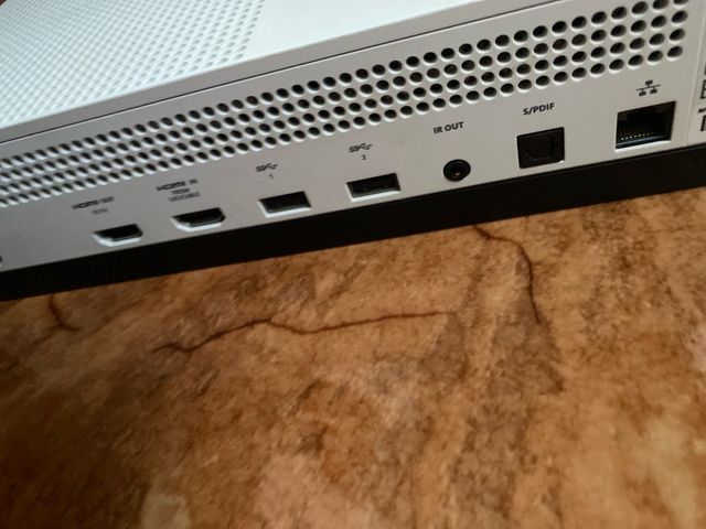 Xbox One S + 3 Controles + Jogos (preço negociável)