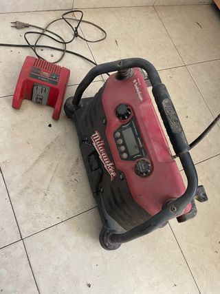 Milwaukee Radio y Cargador