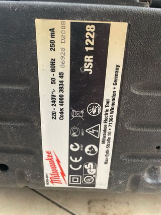 Milwaukee Radio y Cargador