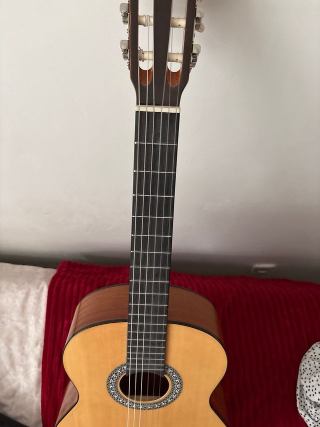 Guitarra española Admira con funda y accesorios