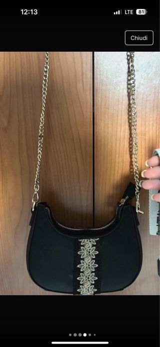 Borsa Mario Valentino nera con dettagli oro