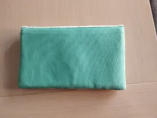 Bolso de mano con abalorios
