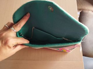 Bolso de mano con abalorios