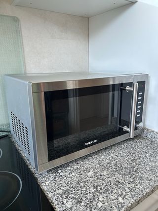 Microondas Taurus plateado