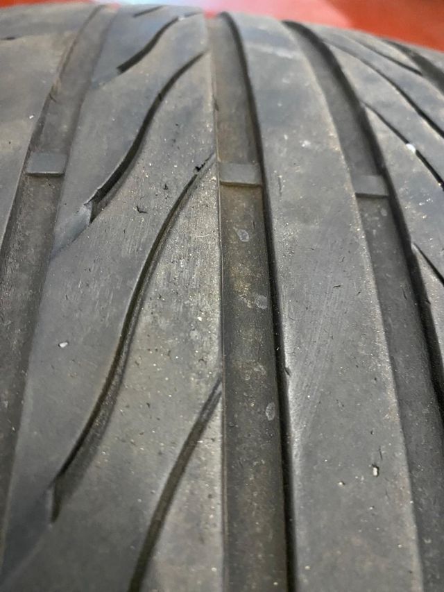 Pareja neumaticos 225/40/18 92W.