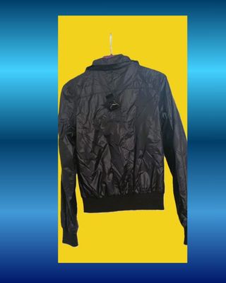 Chaqueta negra brillante mujer