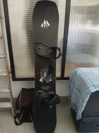 Tabla de Snowboard Jones Negra y Amarilla