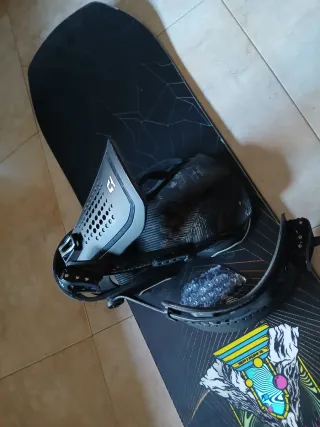 Tabla de Snowboard Jones Negra y Amarilla