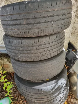 Neumáticos de coche usados