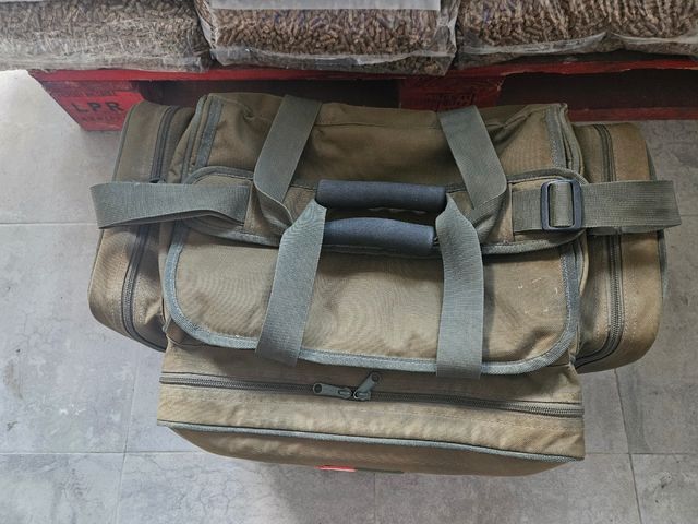 Bolso Carpfishing JRC Defender Compact