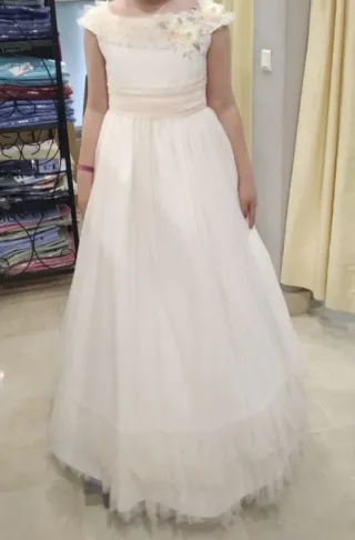 Traje Comunión Niña Carmy 
Talla 120cm
Con cancan