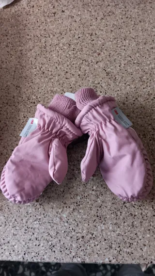 Guantes rosa para niña .Talla 1
NUEVOS 