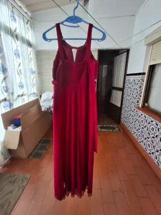 Vestido de fiesta fucsia con pedrería