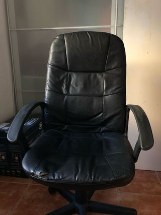 Silla de oficina giratoria negra