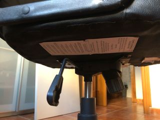 Silla de oficina giratoria negra