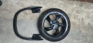 Rueda trasera y agarradera Peugeot Citystar 125