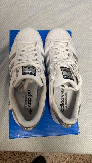 Adidas Superstar Blancas y Plateadas