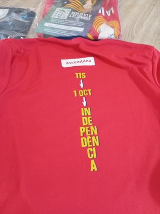 Camisetas niño/a lluitem y guanyem talla xs 