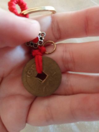 Llavero moneda china