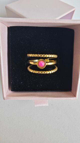 Anillo Acero Dorado Piedra Fucsia Ajustable
