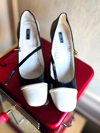 Zapatos de tacón Zara negros y beige. talla 39