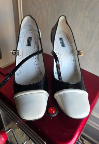 Zapatos de tacón Zara negros y beige. talla 39