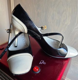 Zapatos de tacón Zara negros y beige. talla 39