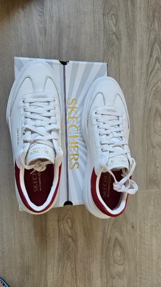 Zapatillas Skechers Blancas y Rojas