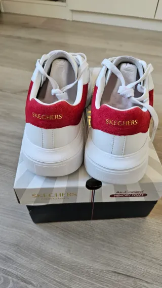 Zapatillas Skechers Blancas y Rojas