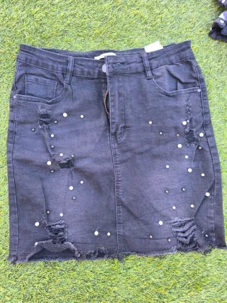Falda corta negra desgastada perlas Talla XL/42