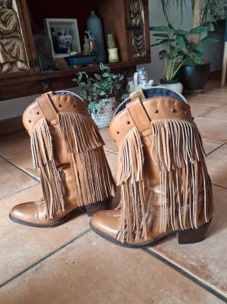 Botas Country marca Sendra T.37. Muy buen estado.