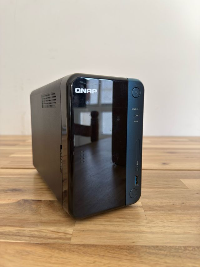 NAS QNAP TS-253Be 8GB RAM + 4TB IronWolf + 1TB SSD