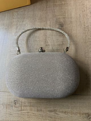 Tacones y bolso Menbur plateados