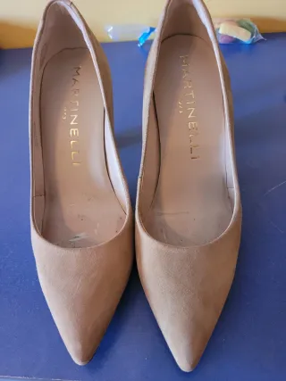 Zapatos beige tacón adornado
